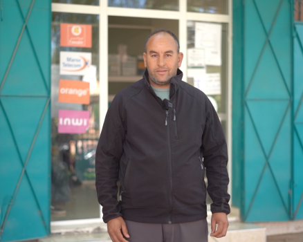 عبد العزيز، واحد من المستفيدين من المساعدة المالية الشهرية المخصصة لمتضرري زلزال الحوز