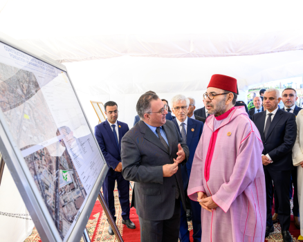 جلالة الملك يشرف بالدار البيضاء على وضع الحجر الأساس لمركز طبي للقرب وإطلاق المرحلة الثانية من برنامج الوحدات الطبية المتنقلة