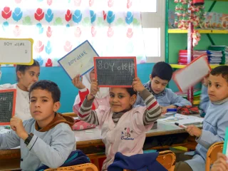 تلاميذ يتعلمون اللغة الأمازيغية