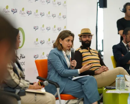 غيثة مزور وزيرة الانتقال الرقمي وإصلاح الإدارة متحدثة خلال لقاء "مقهى المواطنة" منظم من طرف حركة "المواطنون"
