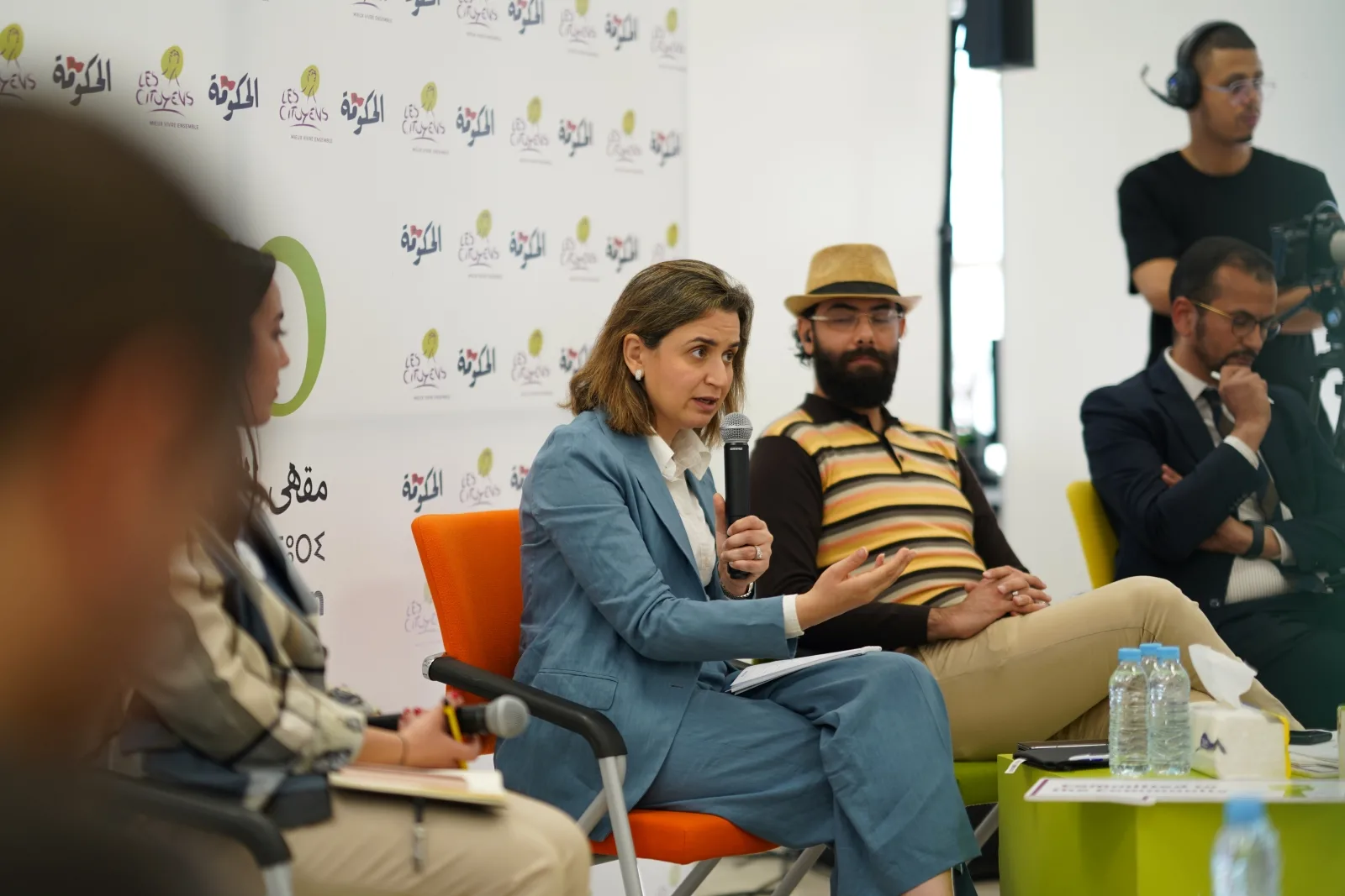 غيثة مزور وزيرة الانتقال الرقمي وإصلاح الإدارة متحدثة خلال لقاء "مقهى المواطنة" منظم من طرف حركة "المواطنون"